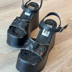 Black Y2K chunky platform sandals.